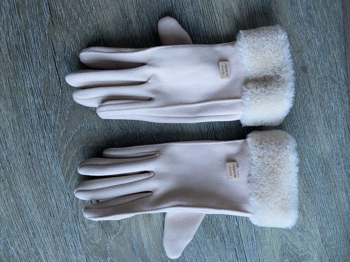 Handschuhe & Handstulpen: Damen Winterhandschuhe mit Kunstfell, Grösse S – Gebraucht aus Grindelwald von TSG-G-Town