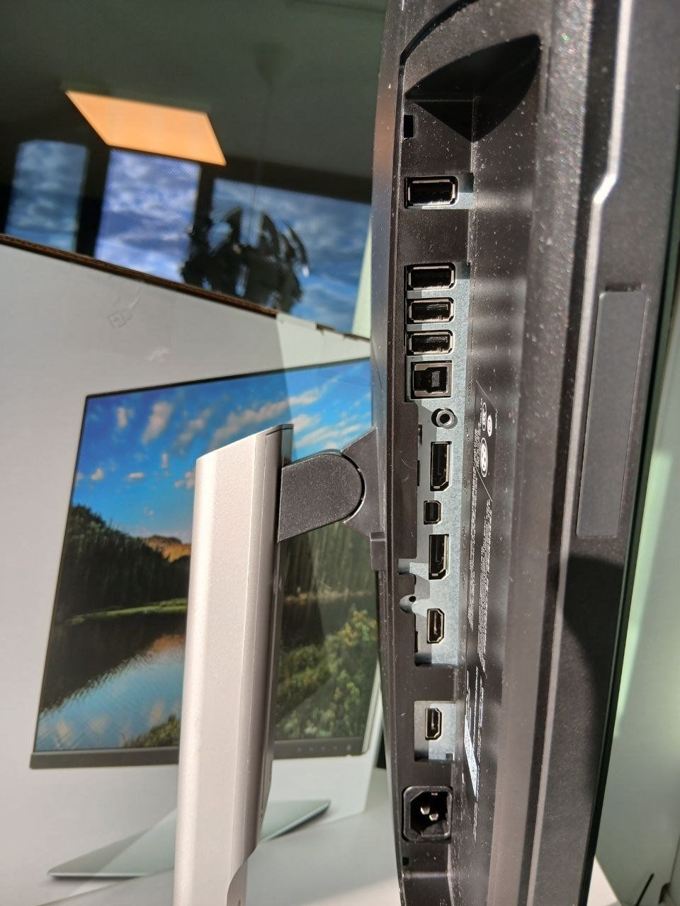 Dell Monitor: Dell UltraSharp U2415 – Usato da Zürich venduto da eportex 1