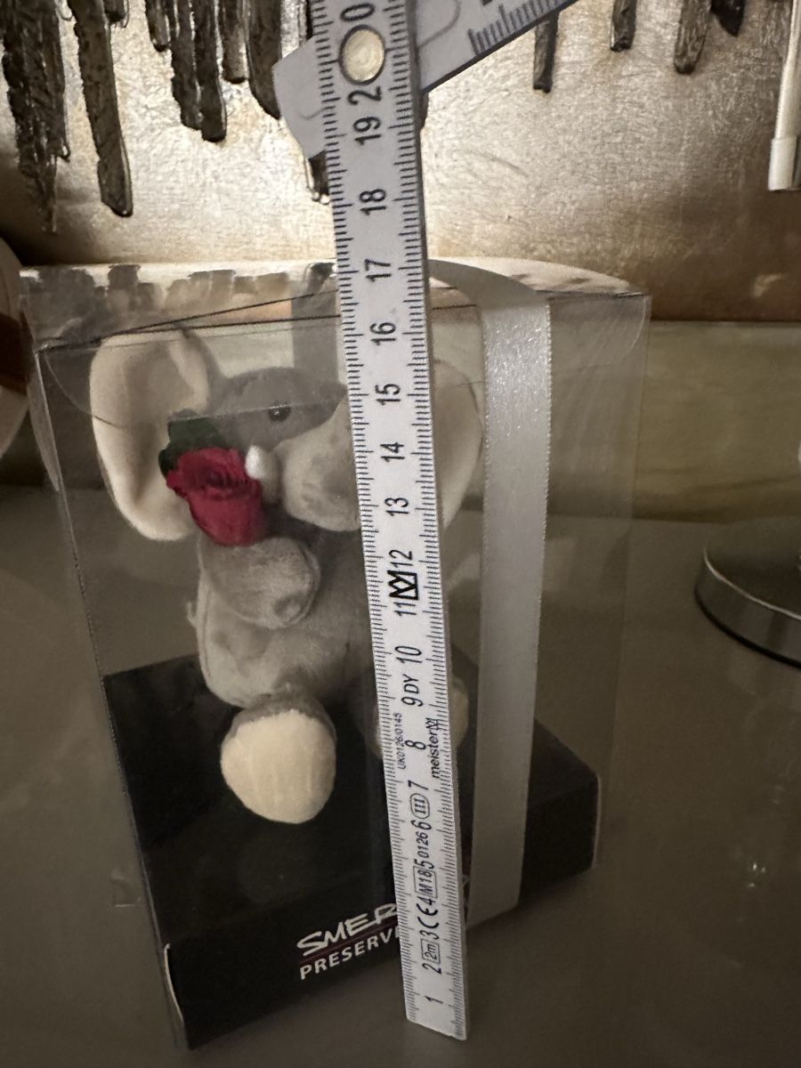 Statuette: Elefant mit einer ewigen Rose – Nuovo e nell'imballaggio originale da Sevelen venduto da Stopglobal. 4