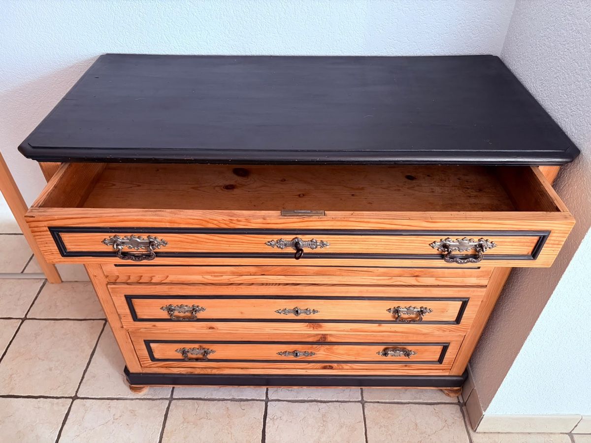 Cassettiere: Belle commode en bois – Usato da Corcelles-Payerne venduto da tonin07 1