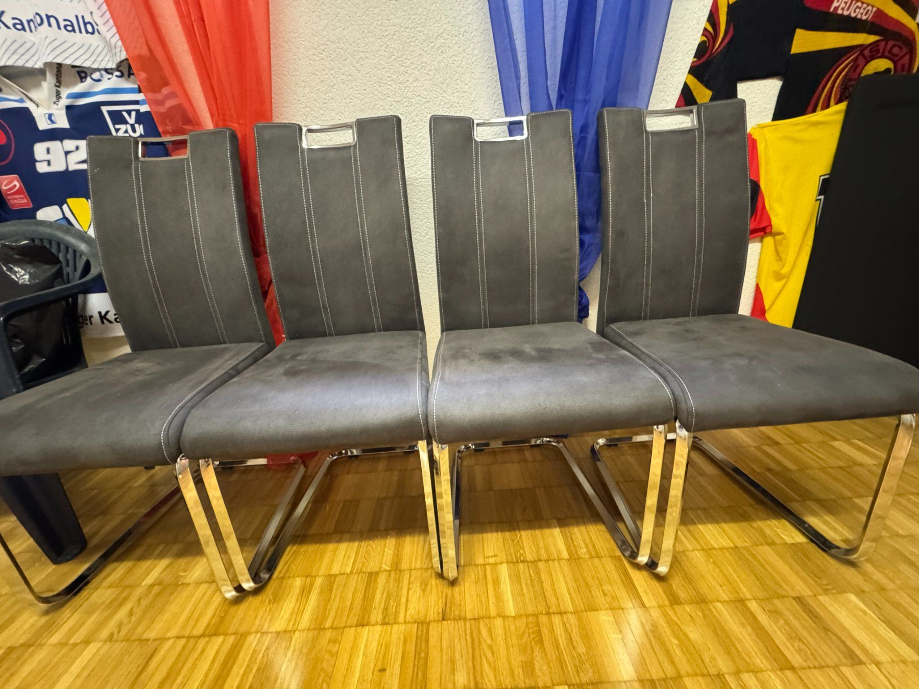 Chaises: Schwingstuhl / Esszimmer 4er Set – D'occasion à Jegenstorf par Luethi55