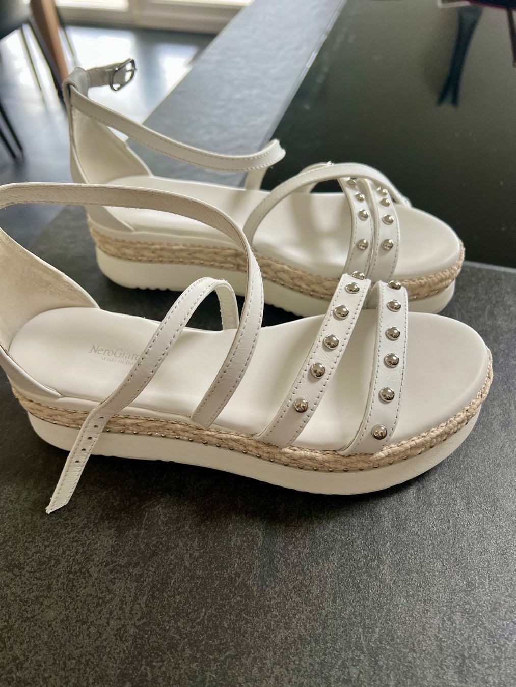 Scarpe da donna: Sandale NeroGiardini IT blanc en cuir T37 NEU – Usato da Porrentruy venduto da SYANKA 2