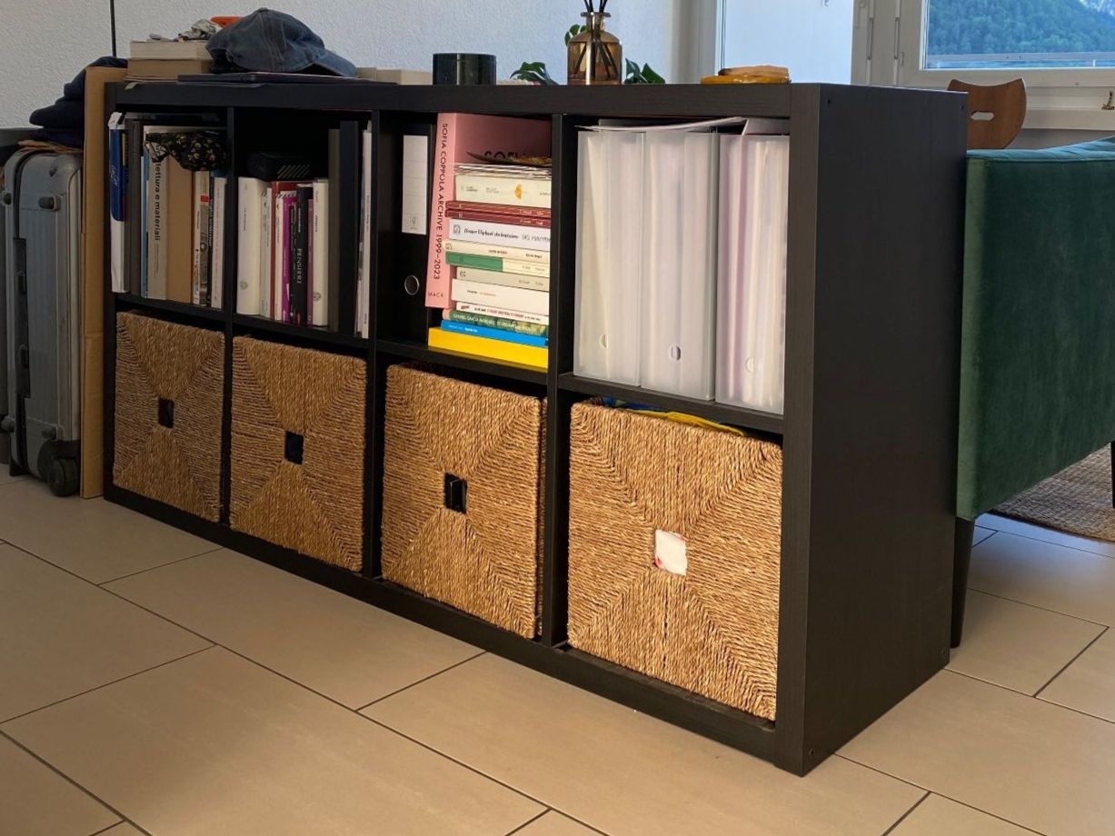 Ikea Scaffali: Schwarzes Holzregal – Usato da Chur venduto da ele_y8xl