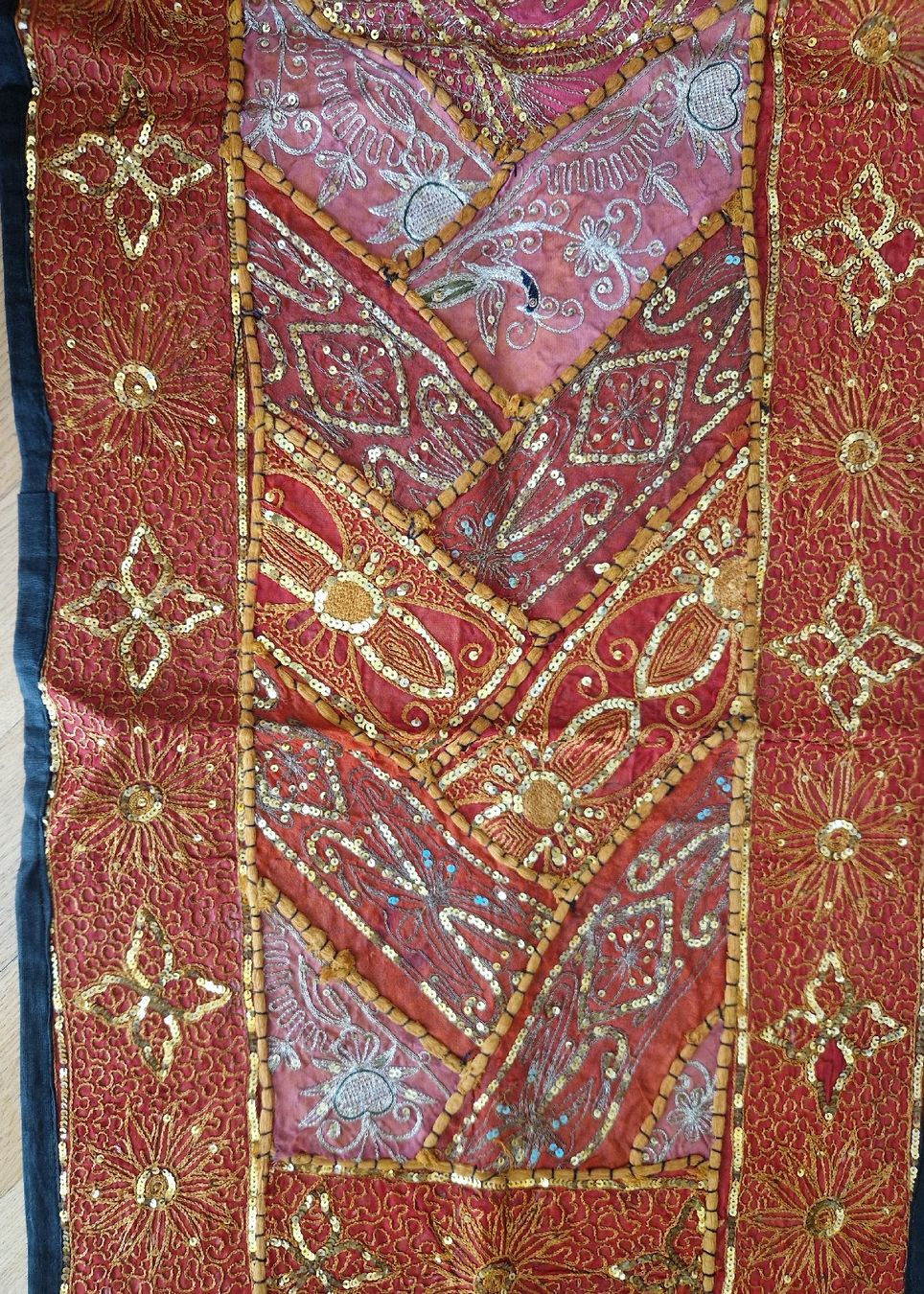 Stoffe: Tischläufer / Indischer Patchwork Handbestickt – Gebraucht aus Küsnacht ZH von 2011_ 3