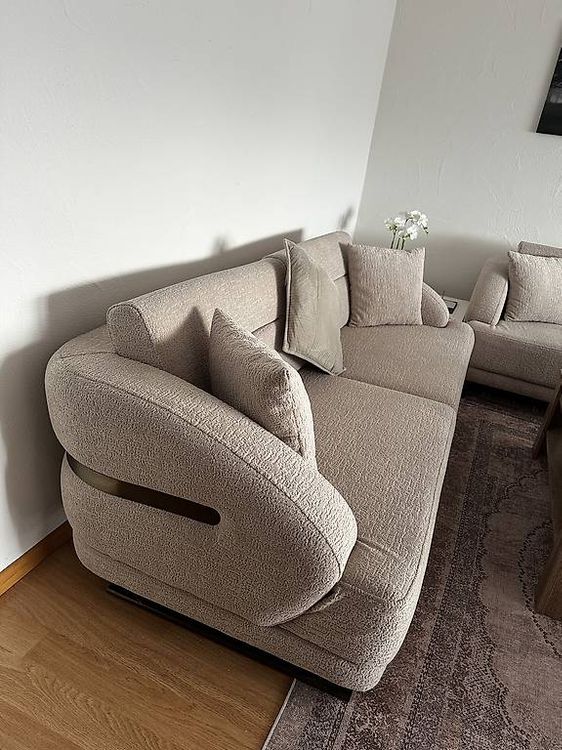 Set de table et chaises: Wohnzimmer-set. Sofà, Sessel, Tisch und Teppich – D'occasion à Eschenbach SG par Mernad 3