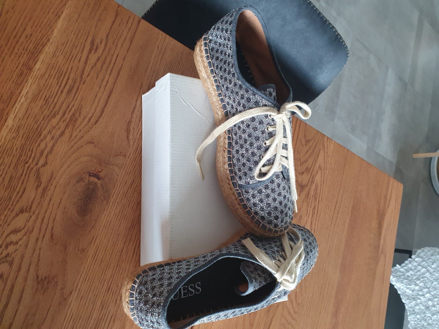 Guess Scarpe da donna: Espadrilles avec lacets Guess taille 39 – Usato da Cheseaux sur Lausanne venduto da pan_skd5 1