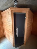 Sauna Kabine Holz mit Glaselement montiert