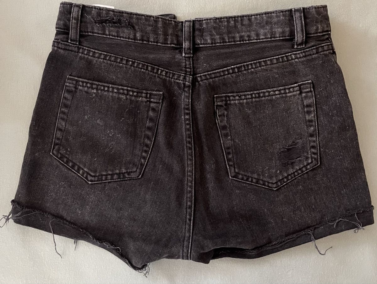 H&M Pantaloni: Shorts schwarz – Usato da Möhlin venduto da eny_lsk7 3