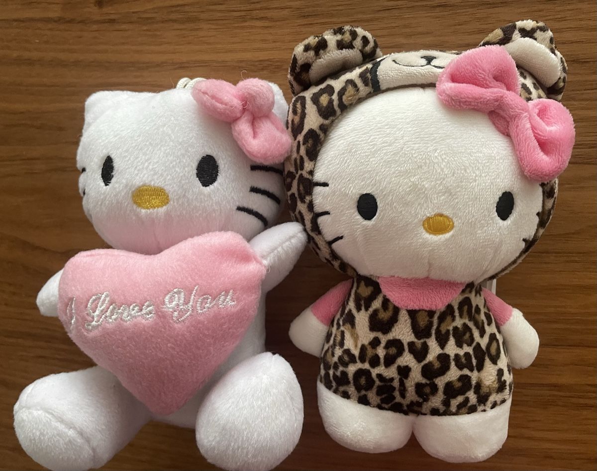 Hello Kitty Giocattoli: 💖2 süsse Hello Kitty Plüschis💖 – Usato da Röschenz venduto da Kikis-Brocki