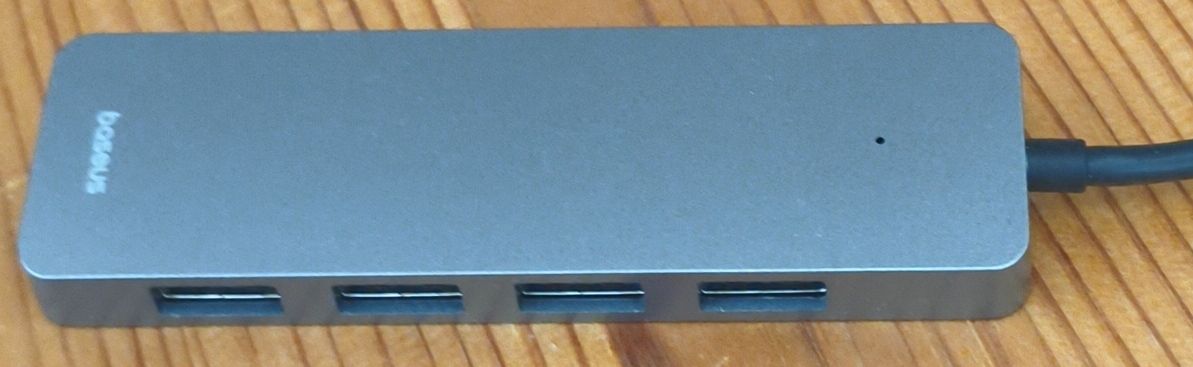 Baseus Hub & Switch: Baseus USB Hub 4-Port Grey Good Condition – Usato da Bern venduto da Janick.Spielmann