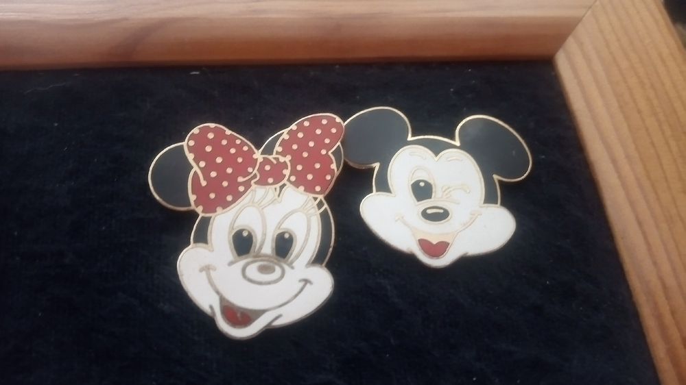 Disney Plaketten & Abzeichen: Micky & Minnie Mouse Pins, Top Zustand, Sammlerstück! – Gebraucht aus Belp von Guadalupe84
