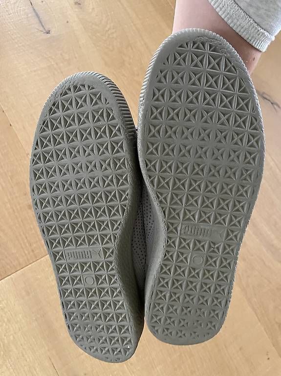 Scarpe da donna: Puma Sneakers mit Strass, Gr. 39 – Usato da Meisterschwanden venduto da jil_8rtq 2