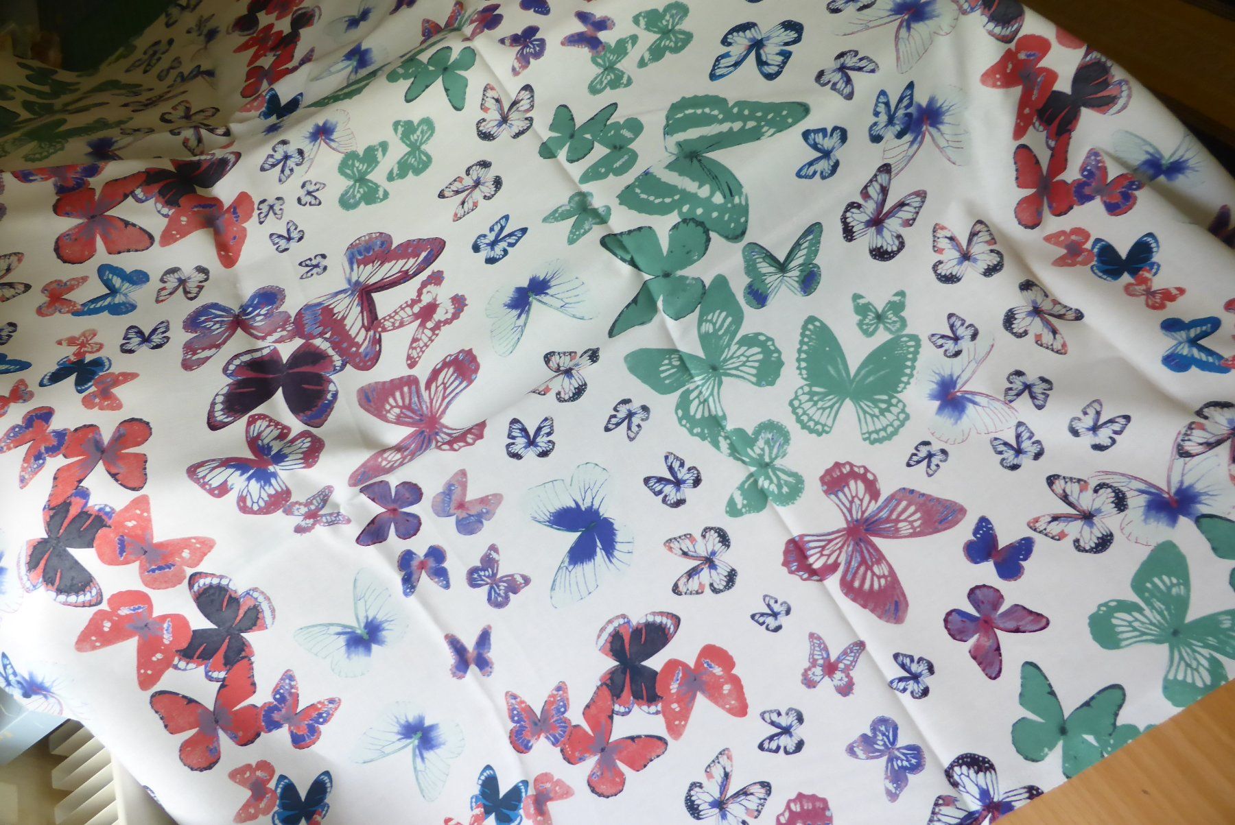 Tessuti: Baumwollstoff Schmetterlinge farbig 44 x 75 cm – Nuovo (secondo la descrizione) da Brunnadern venduto da pinkfaden 2