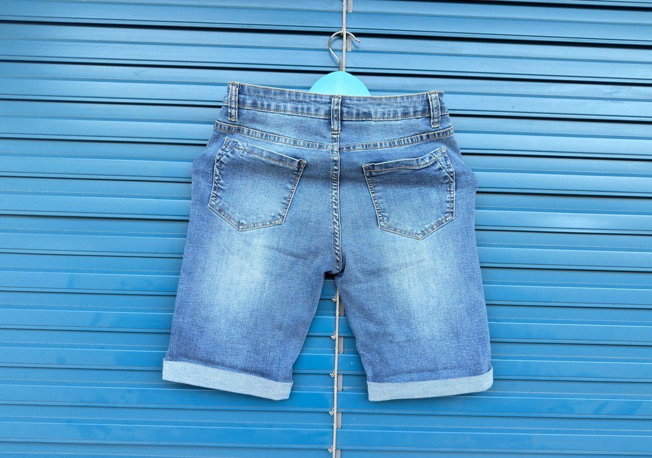 Zebra Jeans: Zebra Denim Destroyed Bermuda-Shorts – Gebraucht aus Thônex von Suisse.Shopping 1