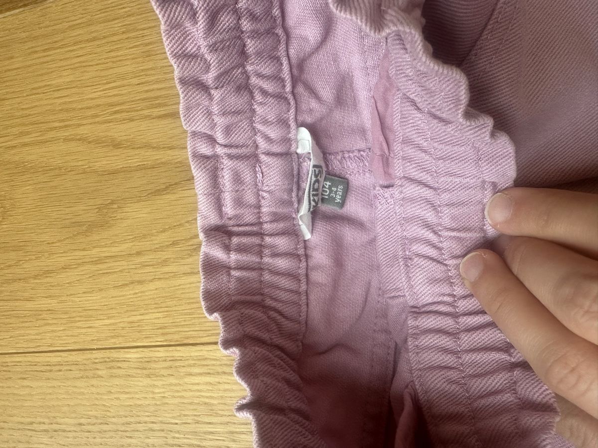 Hosen: Hose Grösse 104 im top Zustand – Gebraucht aus Basel von Bietemeerrettich 1