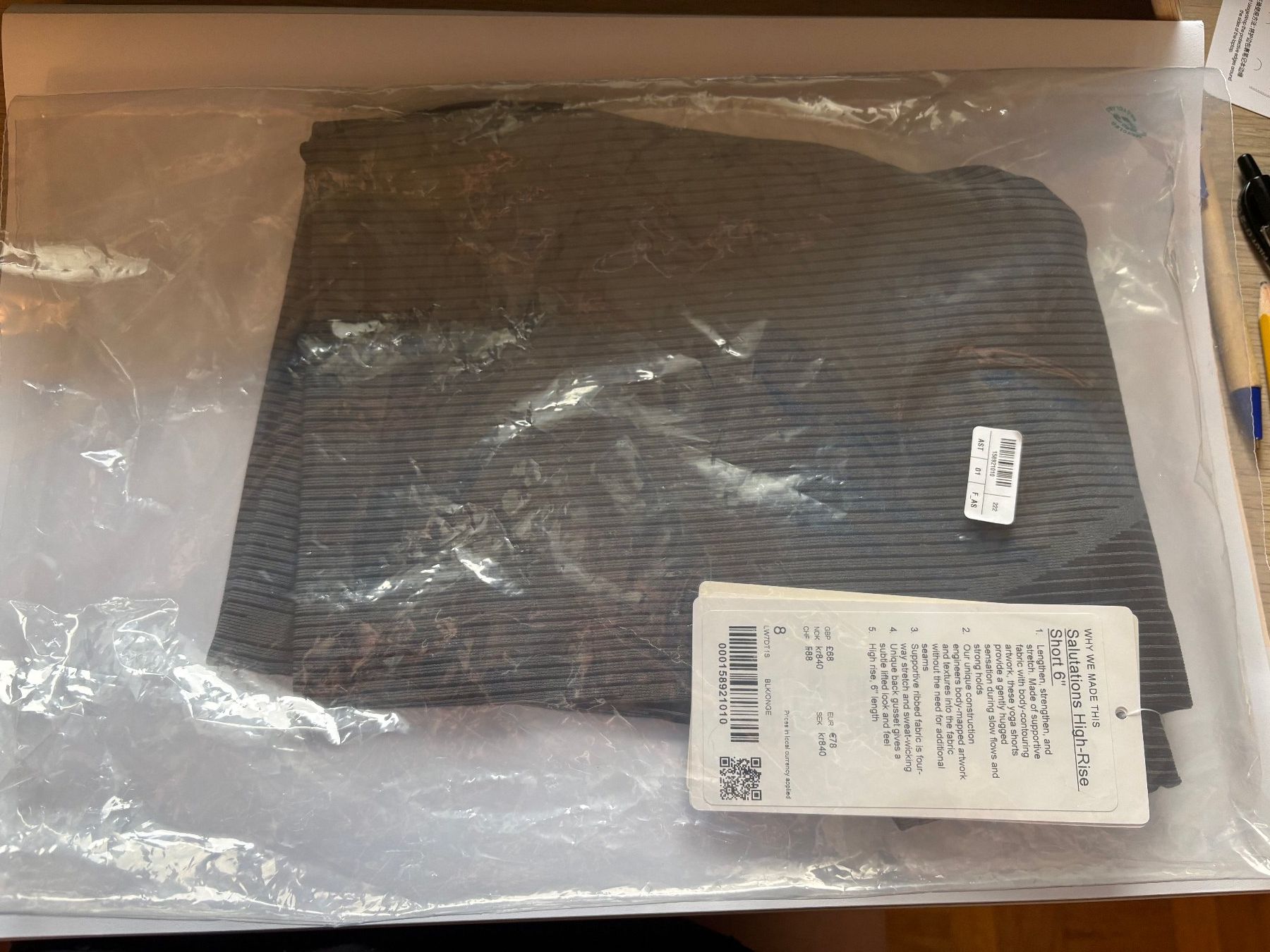 Lululemon Pantaloni: Lululemon High-Rise Shorts – Nuovo e nell'imballaggio originale da Zürich venduto da ray_r79m 1