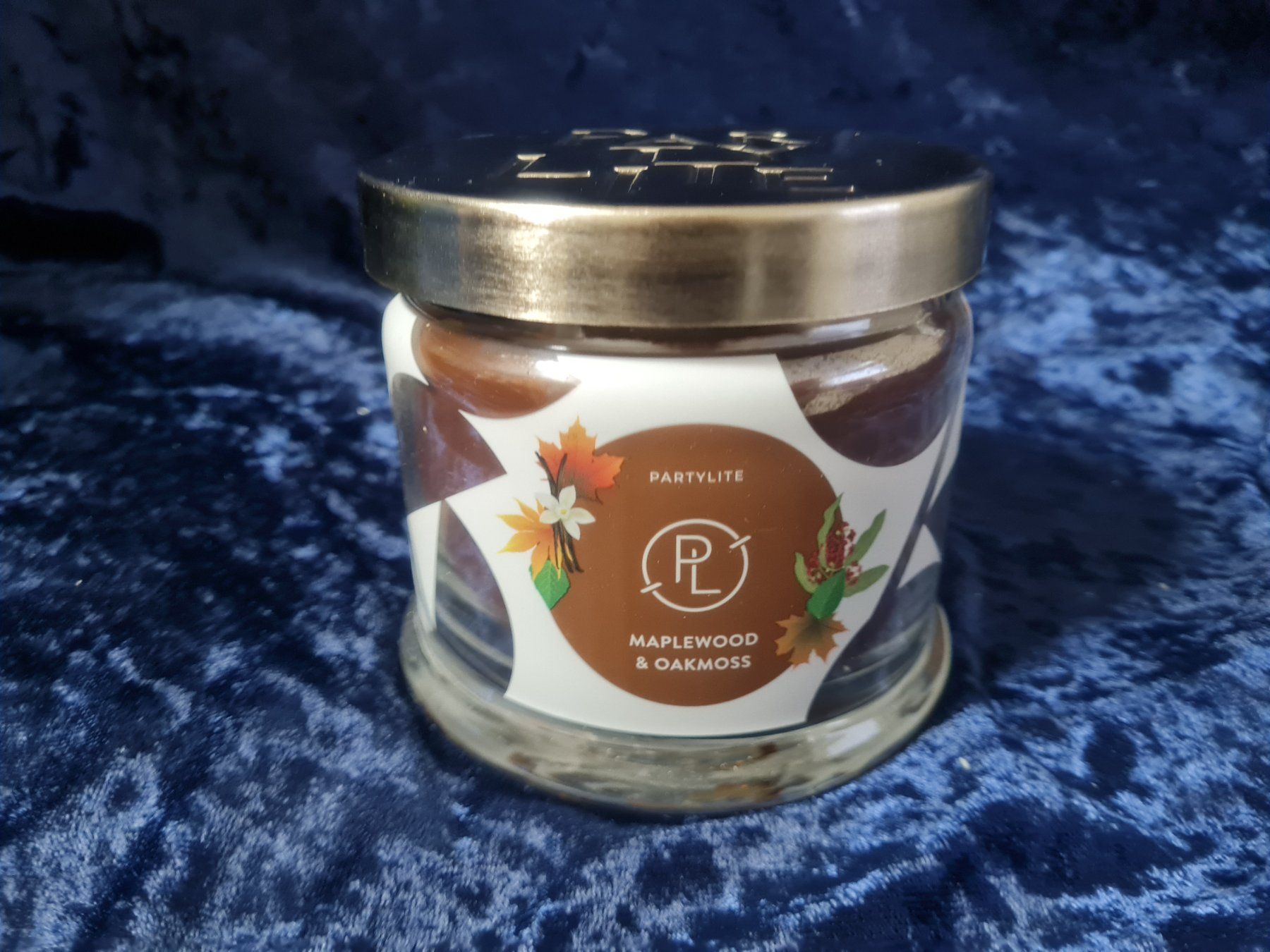 Partylite Candele: PartyLite - 3-Docht-Glas Maplewood + Oakmoss – Nuovo e nell'imballaggio originale da Othmarsingen venduto da Kleibai 1