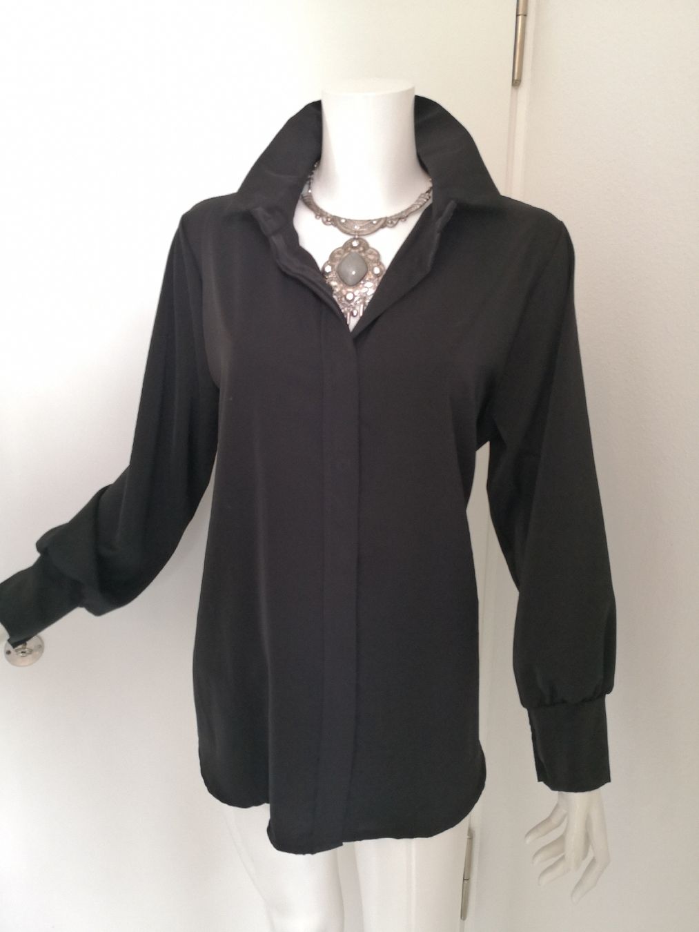 Mango Camicette: 🤩MANGO VISKOSE BLUSE SCHWARZ, NEU – Nuovo (secondo la descrizione) da Olten venduto da Naja-Twins-Twins 6