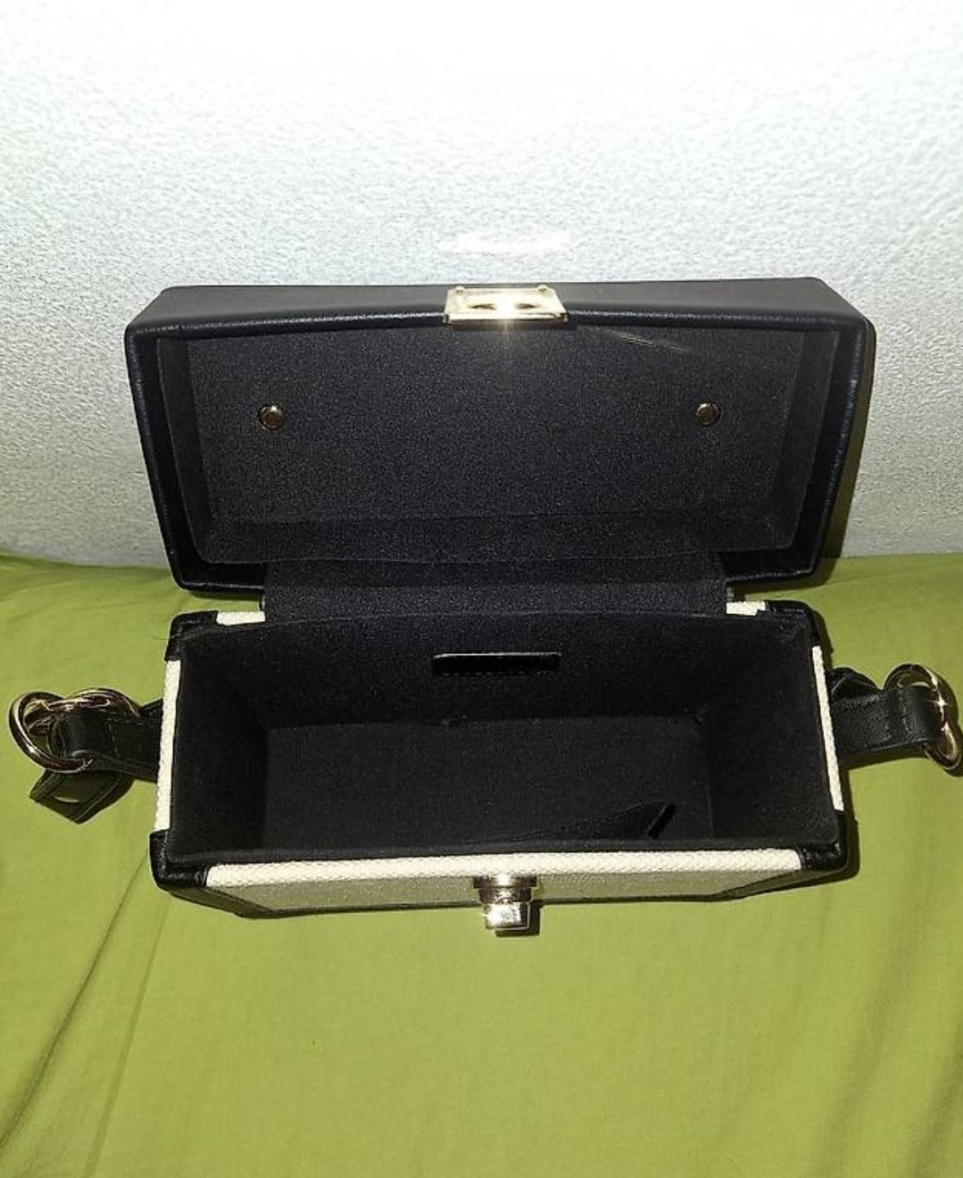 Borse da donna: Borsa stile Box Bag – Usato da Vezia venduto da MelRush 4