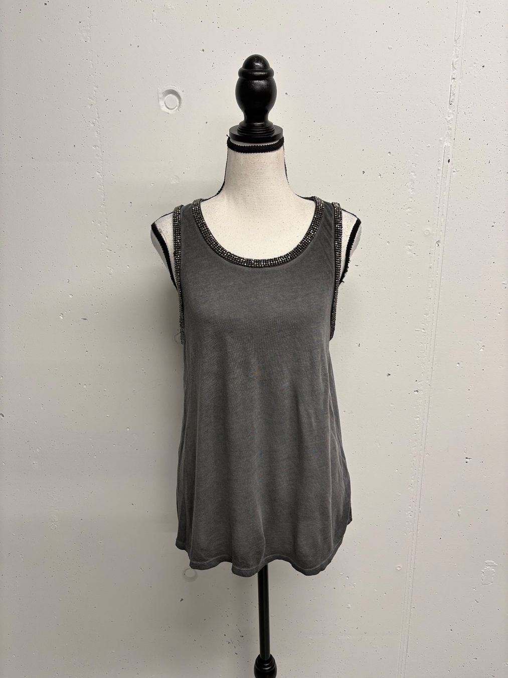 True Religion Top: True Religion Top grau mit Strass Gr. S Modal Baumwolle – Usato da Regensdorf venduto da secondchancefashion