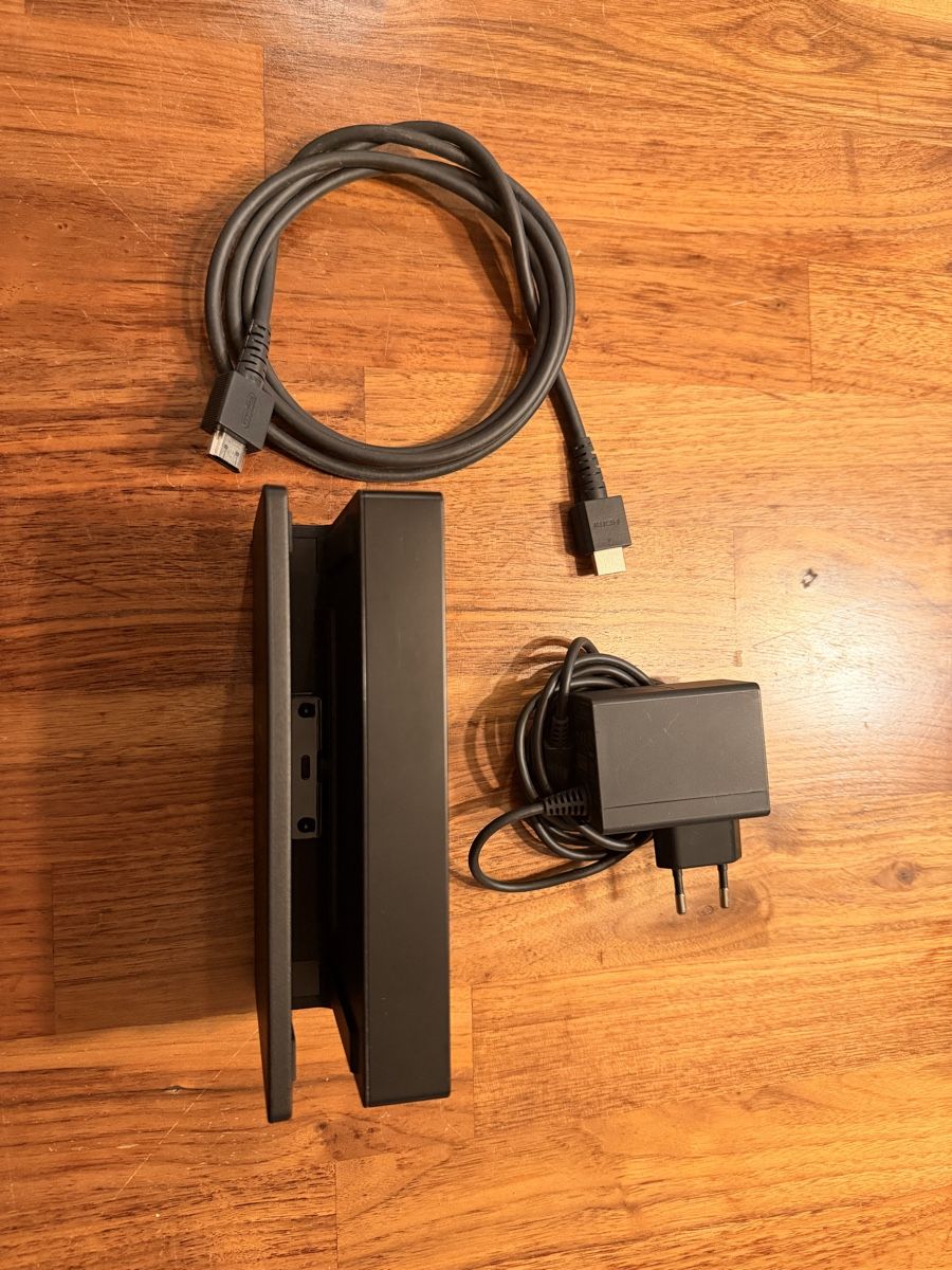 Nintendo Adaptateurs & Câbles: Nintendo Switch Original Dock + Netzteil + HDMI Kabel – D'occasion à Malters par Sephiroth2th 1