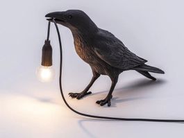 DESIGN LAMPE - KRÄHE STEHEND - SCHWARZ - RABE TISCHLAMPE