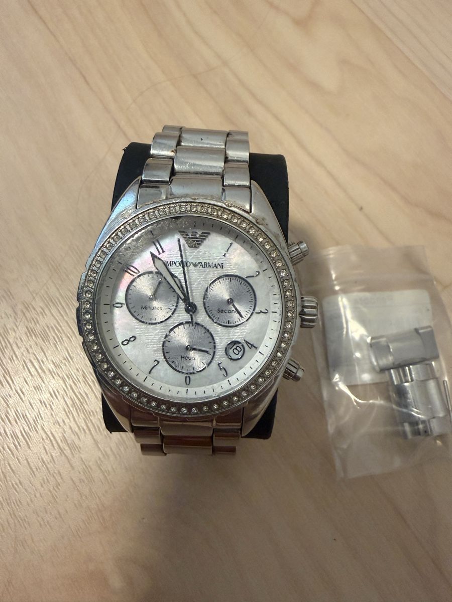 Armani Montres: Armani Armbanduhr – D'occasion à Siebnen par Body23