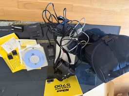 Nikon Coolpix 5700 Digitalkamera mit Zubehör im guten Zus...