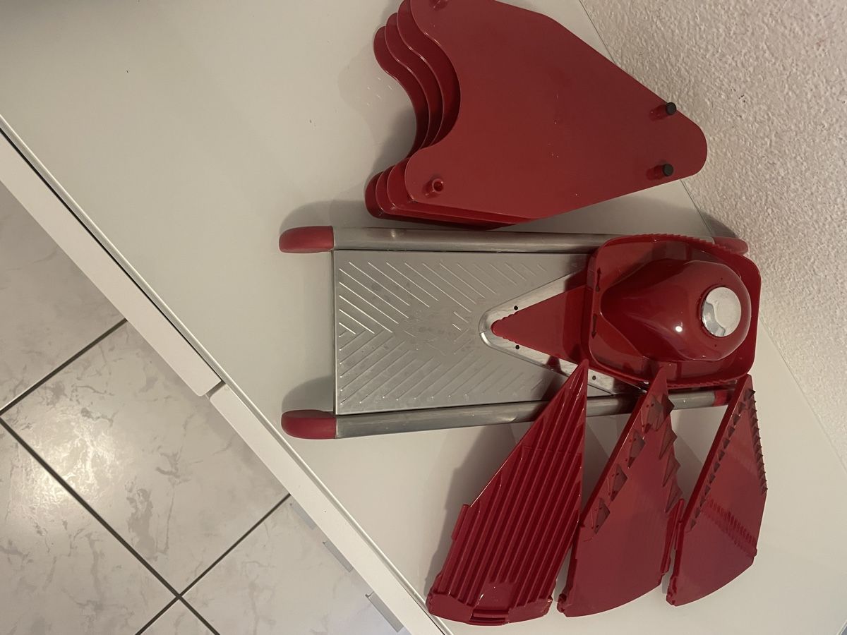 Appareils de cuisine: Professioneller Edelstahlschobel / V-Hobel  – D'occasion à Altendorf par Oracelcrash 2