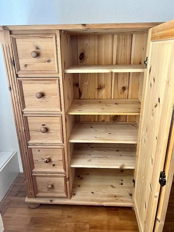Cassettiere: Kommode bzw. Higboard aus massivem Holz – Usato da Maur venduto da ketka63 1