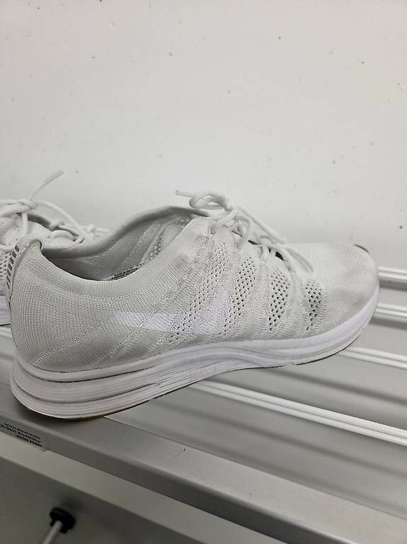 Nike Scarpe da uomo: Nike Flyknit Trainer Weiß Gum Grösse 42 – Usato da Rüfenacht BE venduto da Biancaro 1