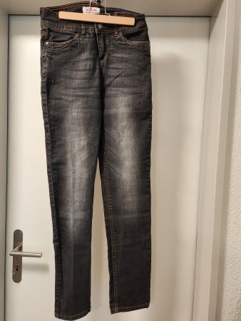 Damenjeans schw. Gr. 36, v. John Baner