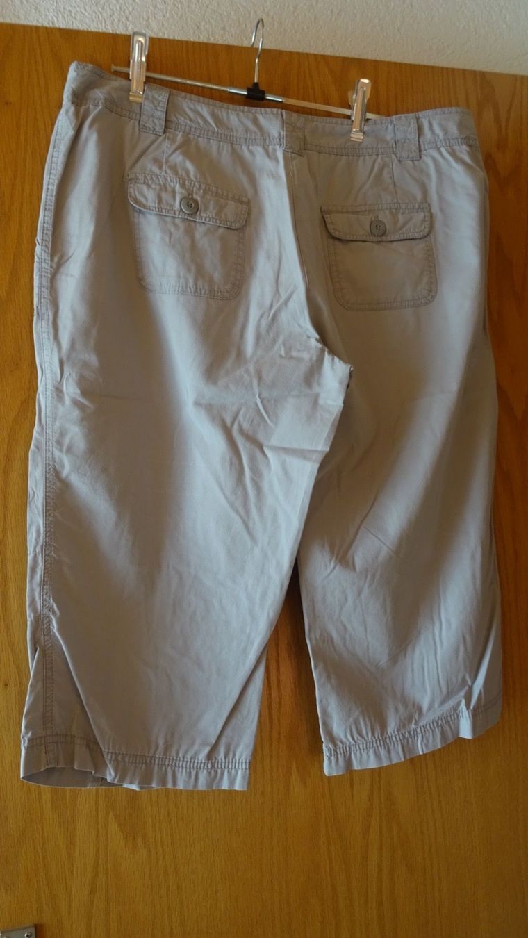 Pantaloni: Caprihose, hellgrau Gr. 44 – Usato da Zäziwil venduto da lolek01 1