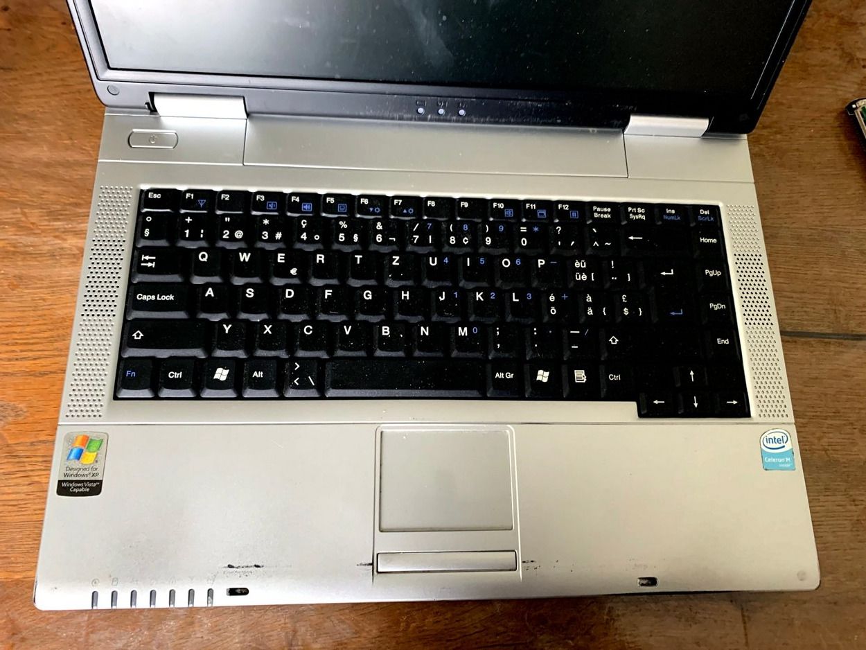 Notebook: Maxdata Model No.: ECO 4000 IW Laptop ohne Ladegerät – Difettoso da Emmen venduto da newdeal1970 1
