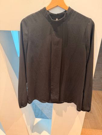 Schicke schwarze Bluse von KIOMI, Grösse 36