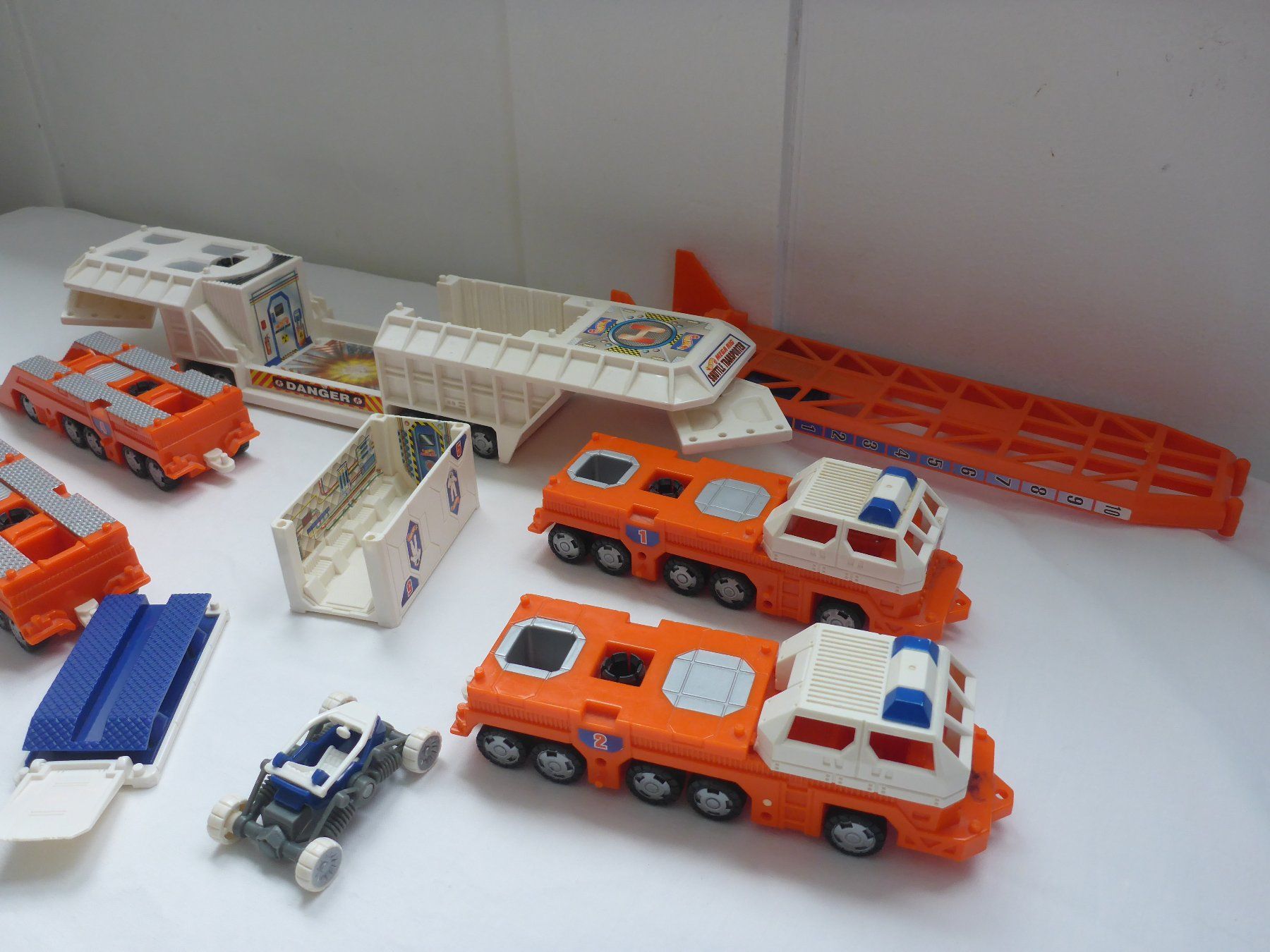 Hot Wheels Giocattoli: Hot Weehls Mega Big Shuttle Transporter 1997 – Usato da Zürich venduto da leia12 5