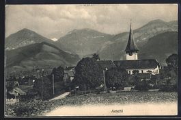 Aeschi, Ortsansicht mit Kirche und Bergp