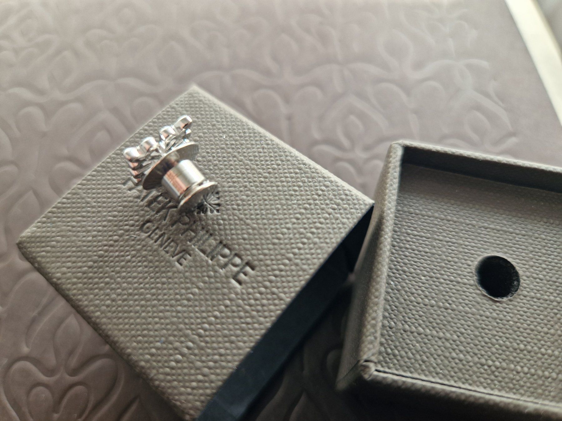 Broschen & Nadeln: Patek philippe silver pins – Neu und originalverpackt aus Genève von Jouyt 3