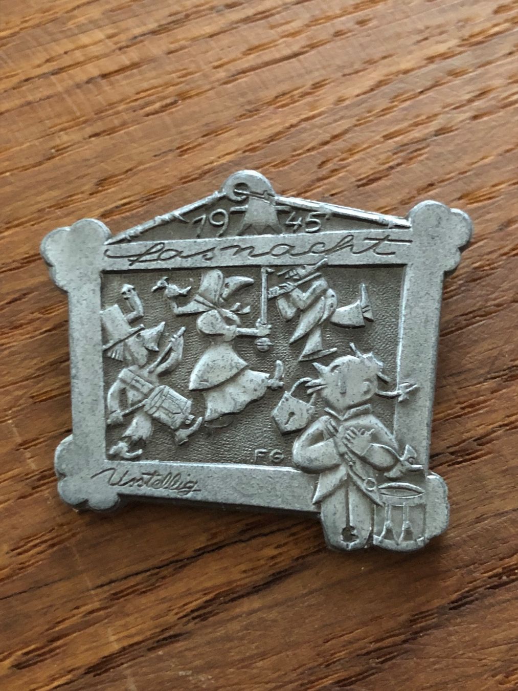 Medaillen: Basler Fasnachtsplakette 1945 – Gebraucht aus Oberwil BL von scorpio70