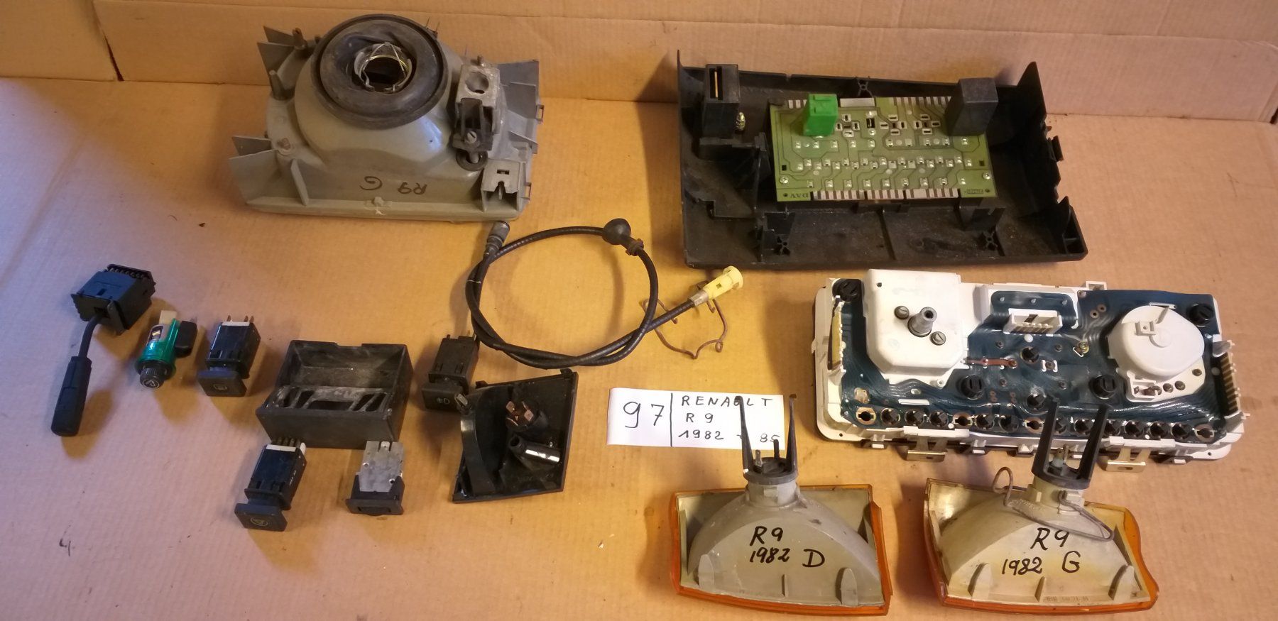 Renault Tutti pezzi di ricambio auto: RENAULT  R9  OLDTIMER  DIVERSES PIECES  /  DIVERSE TEILE – Usato da cortébert venduto da rlv 6