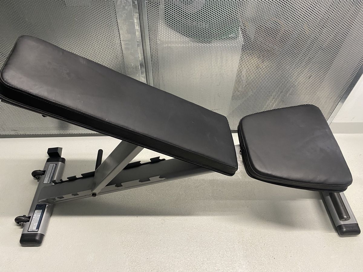 Hometrainer: Adjustable Weight Bench for Home Gym - Great Condition! – Usato da Zürich venduto da jaimpel 2