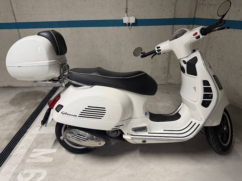 Vespa Scooters: Vespa 300 Super GTS – Gebraucht aus Zürich von Chevy7 1
