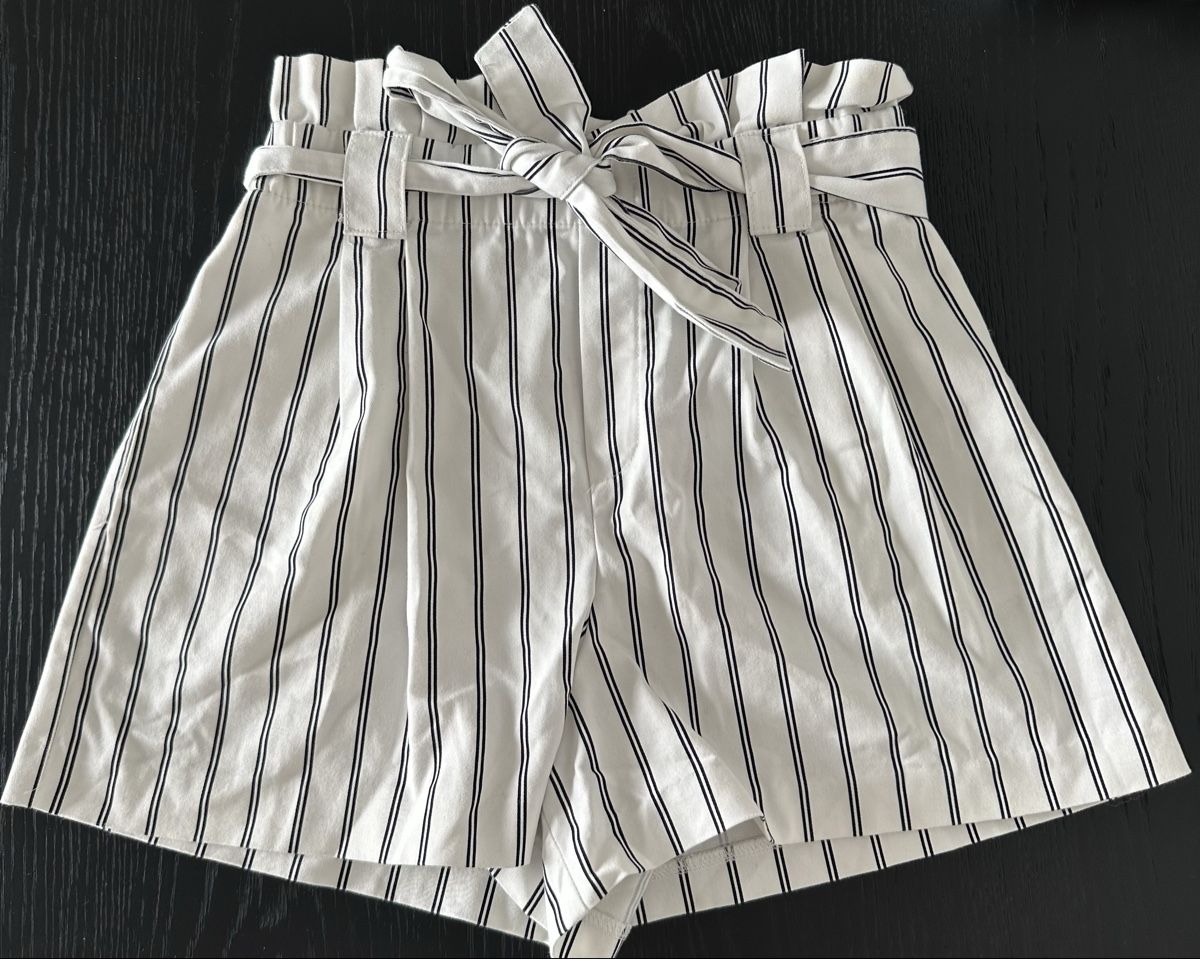 Zara Pantaloni: Striped shorts – Nuovo (secondo la descrizione) da Zürich venduto da juz_2t2j