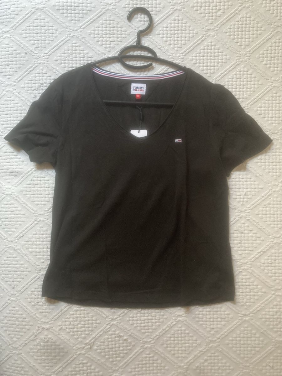 Tommy Hilfiger T-shirt: T-shirt col en V – Nuovo e nell'imballaggio originale da Cortébert venduto da col_h56s