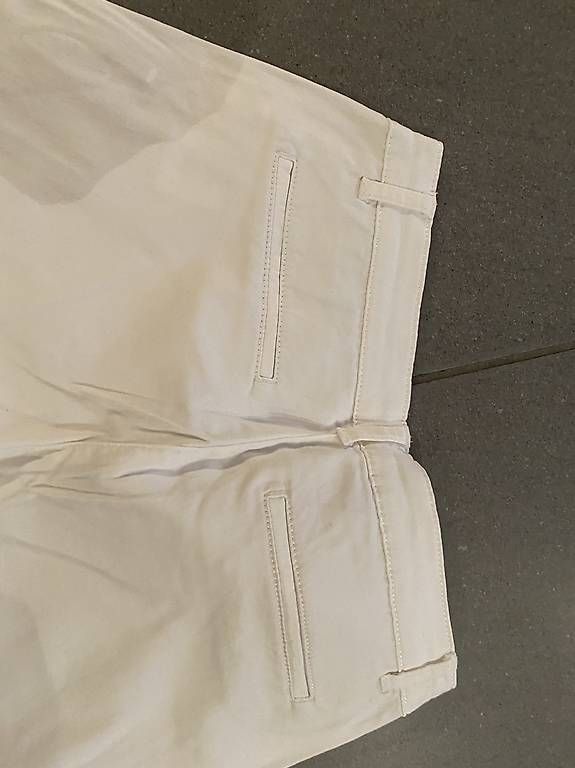 Pantalons: Shorts Comma 34 weiss  – D'occasion à Oberrohrdorf par Desteny1 1