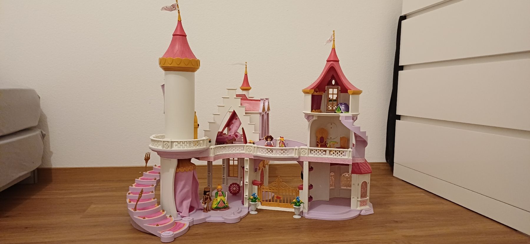 Playmobil Giocattoli: Playmobilschloss mit Kutsche – Usato da Kriens venduto da mel_z7m8