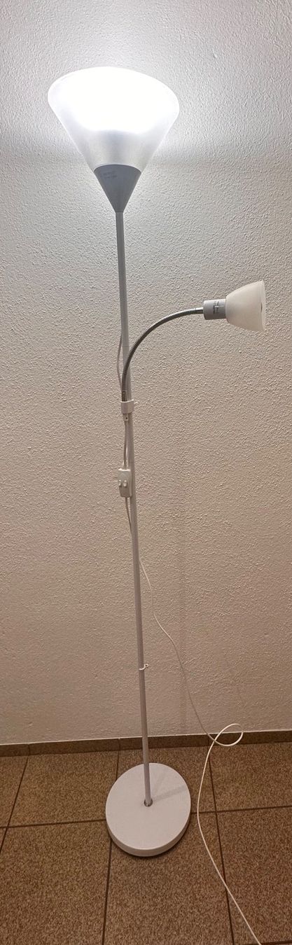 Lampade: Schöne Stehleuchte/Lampe – Usato da Schwyz venduto da eli_q7d6