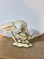 Holz-Gartenzwerg Deko, 'E pluribus unum', Unikat! Benfica