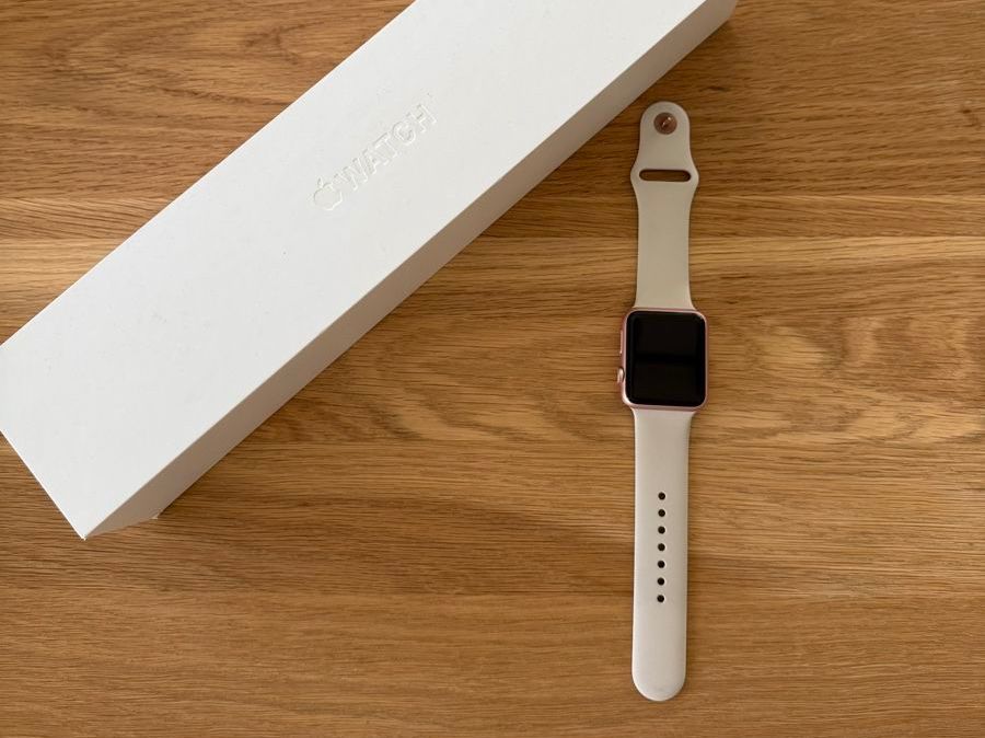 Apple Smartwatch: Apple Watch 42 mm Serie 1 – D'occasion à Selzach par TiffanysSO