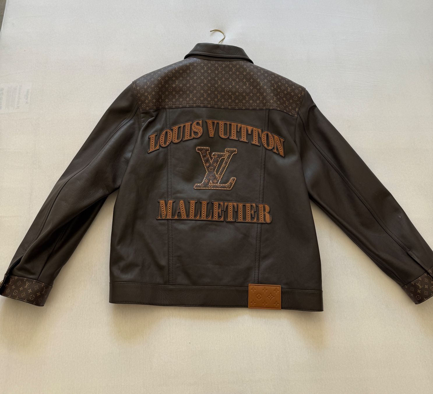 Louis Vuitton Giacche: Giacca in pelle sfilata Louis Vuitton – Nuovo (secondo la descrizione) da Giubiasco venduto da mat_n8k5